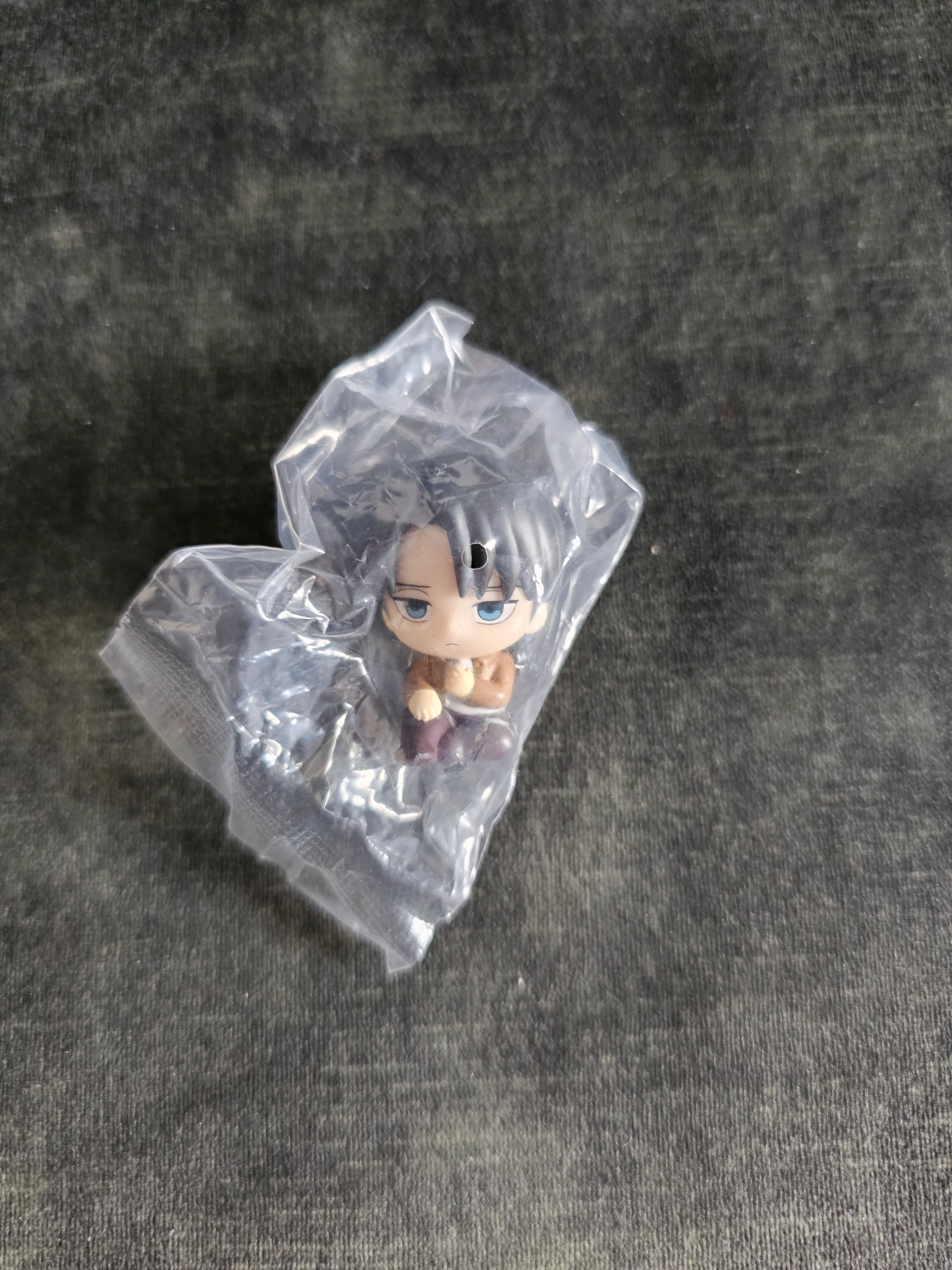 Attack on Titan - Gashapon "sitting" Mini Figuren in 5 Motiven - Image 4