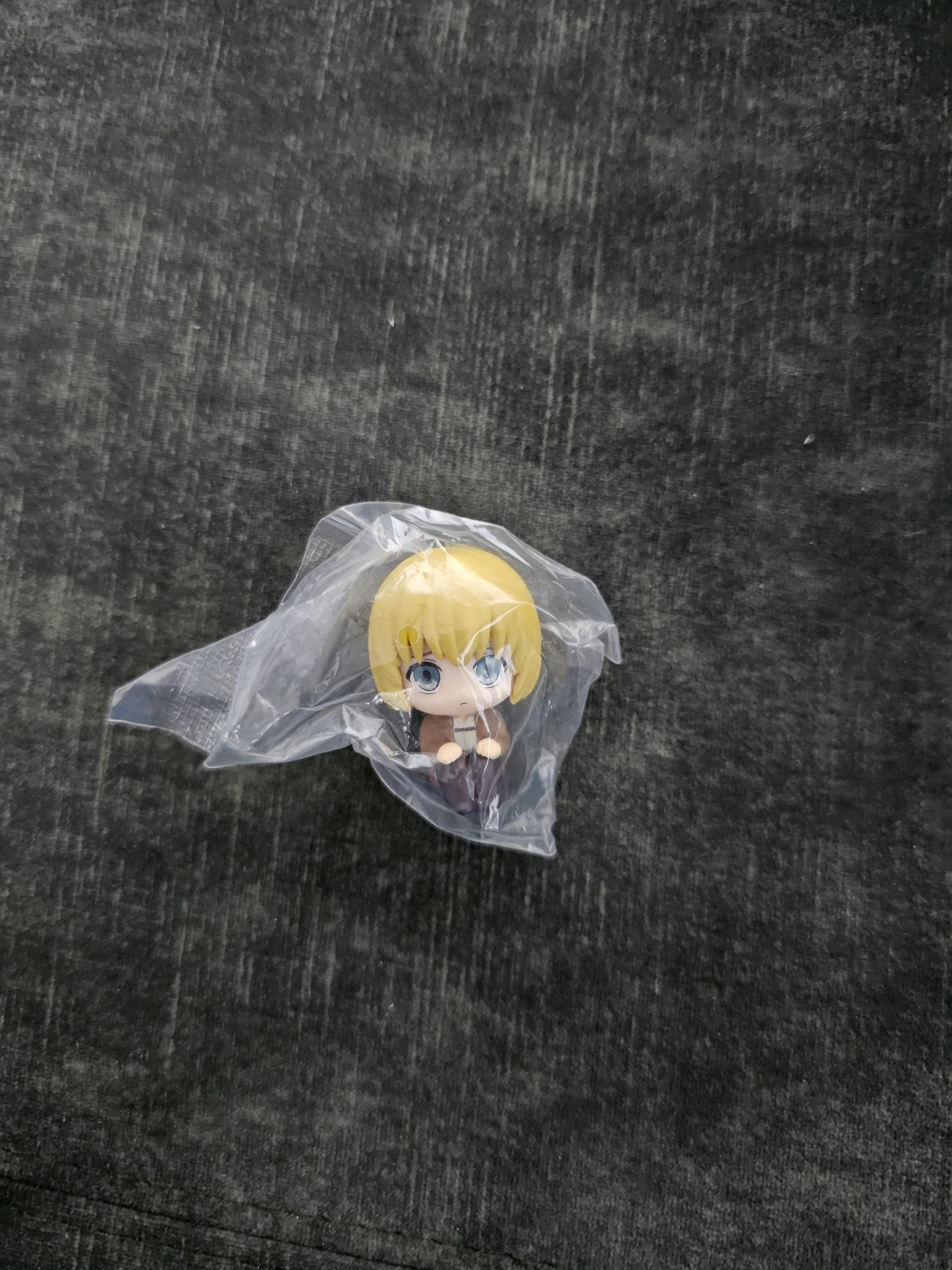 Attack on Titan - Gashapon "sitting" Mini Figuren in 5 Motiven - Image 5